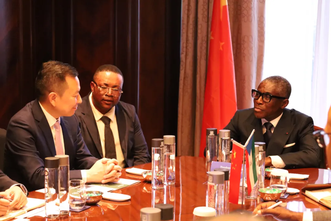 赤道几内亚共和国访华代表与尊龙凯时人生就博股份深入探讨产业协同发展 赤道几内亚共和国访华代表与尊龙凯时人生就博股份深入探讨产业协同发展