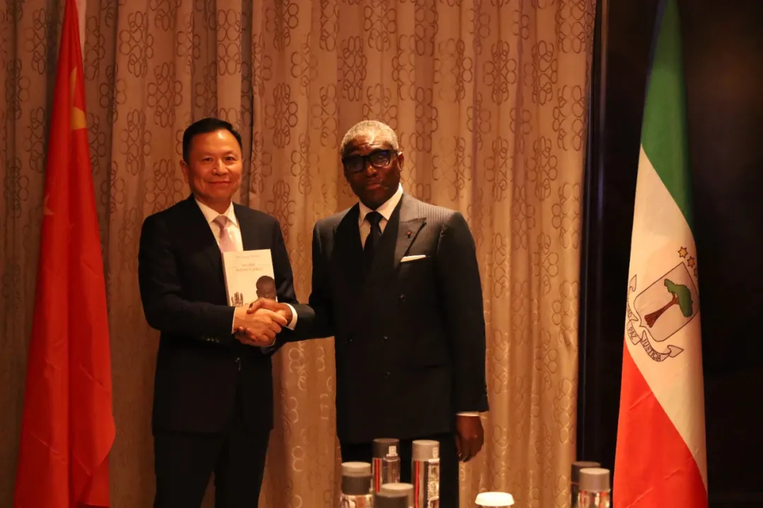 赤道几内亚共和国访华代表与尊龙凯时人生就博股份深入探讨产业协同发展 赤道几内亚共和国访华代表与尊龙凯时人生就博股份深入探讨产业协同发展